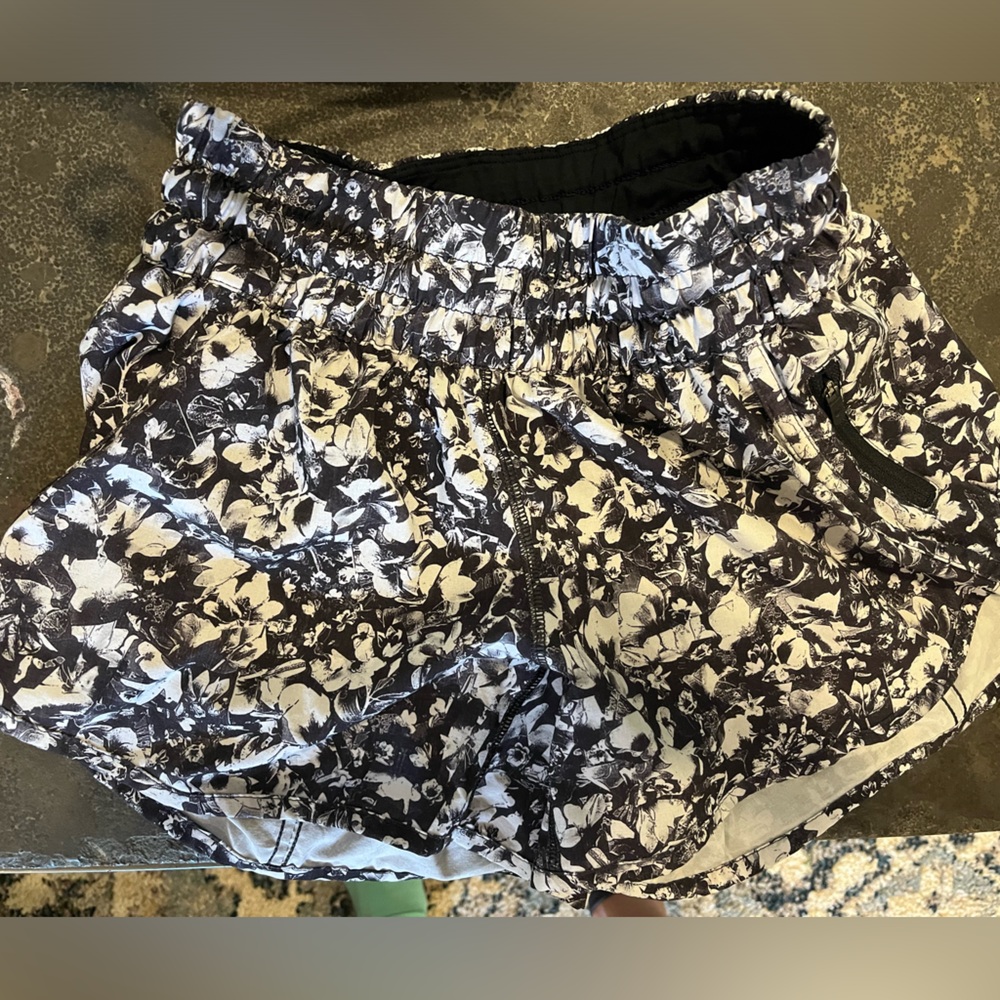 Lululemon shorts size 4, 4”